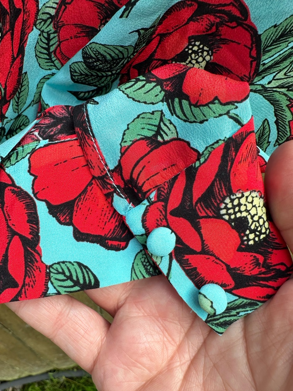 Alice + Olivia 100% Silk Red Poppy Floral Button Front Blouse Aqua Blue Medium - Picture 5 of 12